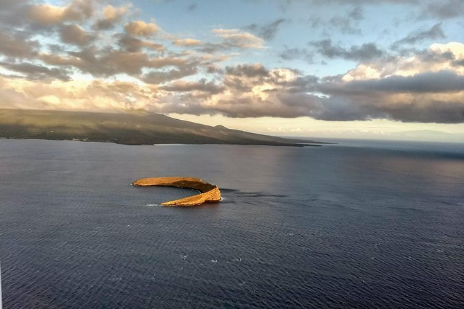 Maui -PRIVATE- Air Tour: 5 Islands: (2-5 people): SEE Even MORE! - From Nakalele Blowhole to Honolua Bay: coastline views that explain Maui