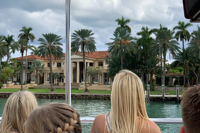 Miami Biscayne Bay rich and famous Sightseeing Boat Tour - The Route: Venetian Islands to the Miami Skyline Show