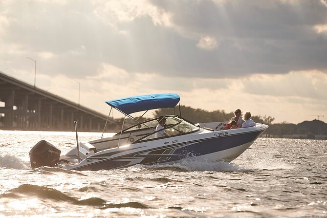 Miami Boat Tour –Day and Night Cruises with Champagne - Drinks, champagne, and music: how the onboard inclusions change the vibe