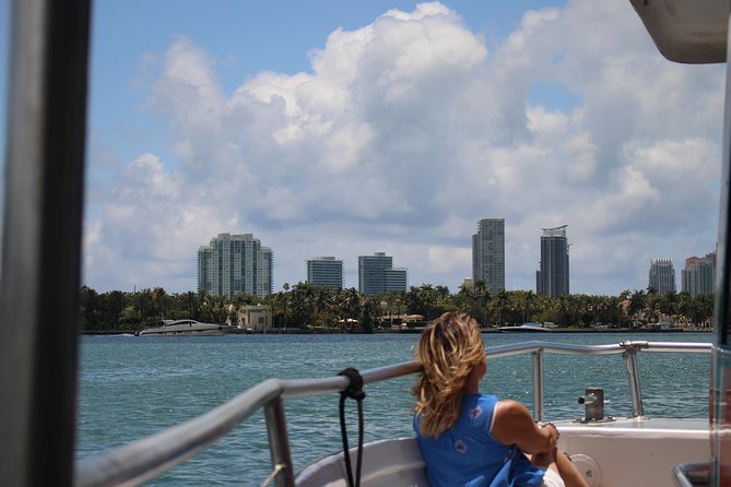 Miami Boat Tour of Celebrity Homes - What the Crew Tells You: Celebrity Names, Movie Stories, and Themed Music