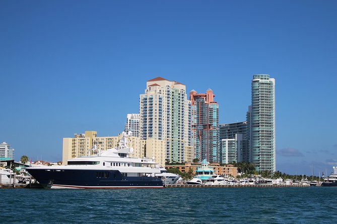 Miami Boat Tour of Celebrity Homes - Boat Comfort and Photo Tips on a Two-Story Vessel