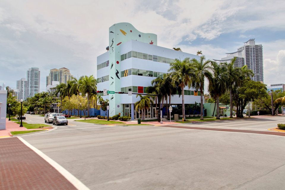 Miami: Duck Tour of Miami and South Beach - South Beach on Land: Art Deco Streets and the Millionaire Story Build-Up