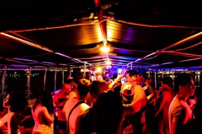 Miami Party Boat Cruise Music & Skyline Views - Bayside Marketplace: why the meetup location matters