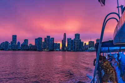 Miami Sunset and City Lights Cocktail Cruise - Getting aboard at Bayside: the meeting point and your best seat strategy