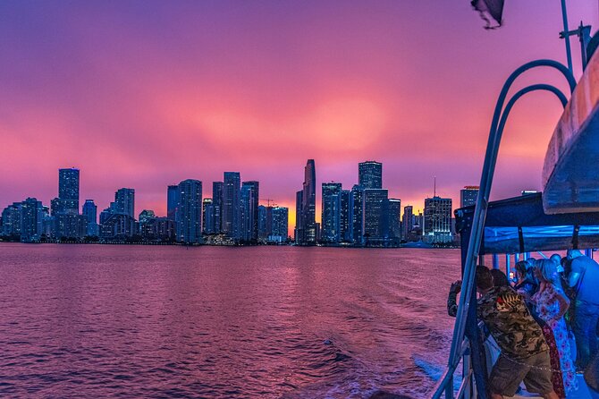 Miami Sunset and City Lights Cocktail Cruise - Getting aboard at Bayside: the meeting point and your best seat strategy