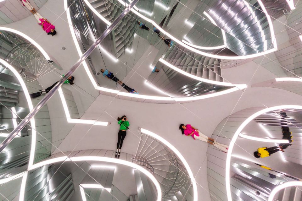Miami: 'Superblue Miami' Immersive Art Experience Ticket - The Mirrored Sculptured Maze: Where Your Brain Gets Playfully Confused