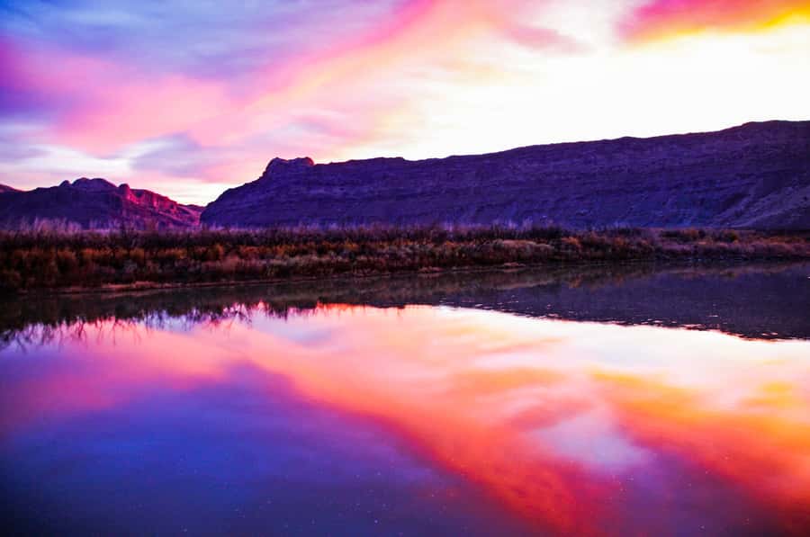 Moab: Colorado River Dinner Cruise with Music and Light Show - Meeting Point in Moab: Arrive Ready for Steps and Line Flow