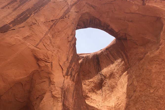 Monument Valley Backcountry Tour - Why Navajo-guided backcountry access beats drive-through sightseeing