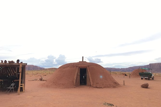 Monument Valley Extended Backcountry Tour - Sun’s Eye, Anasazi Petroglyphs/Ruins, Ear of the Wind, and Echo Cave