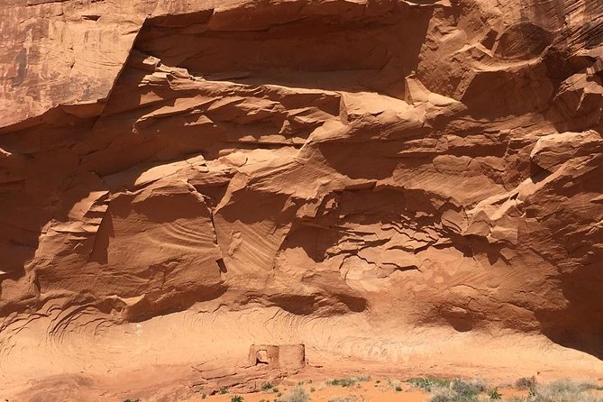 Monument Valley Extended Backcountry Tour - Totem Pole Monument, Sand Springs, Artist’s Point, and North Window