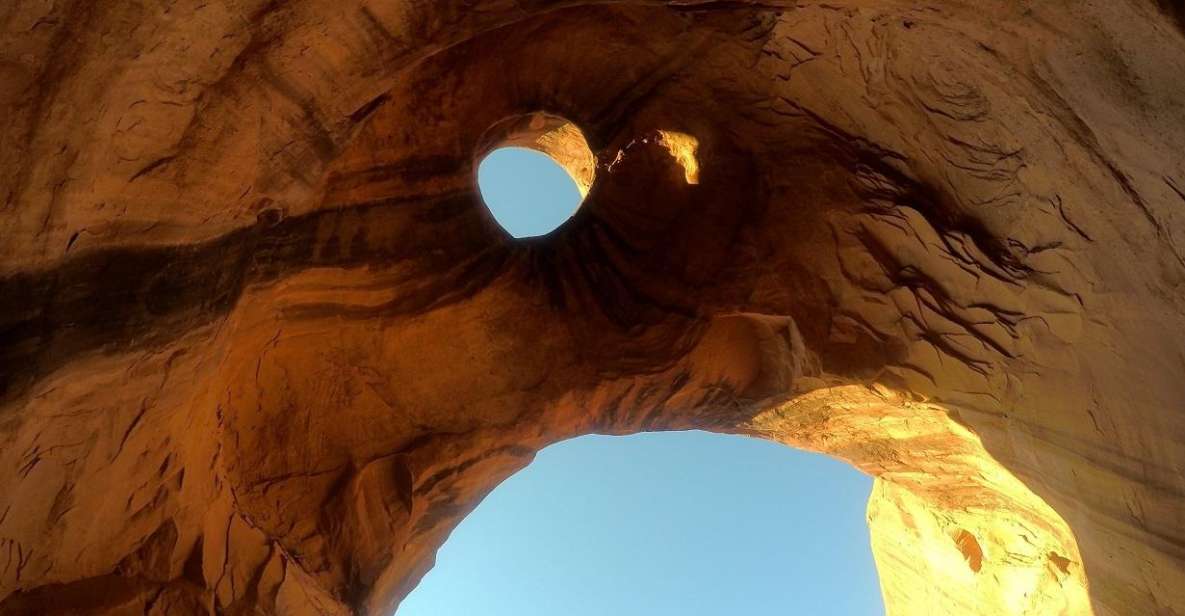 Monument Valley: Scenic 2.5-Hour Guided Tour - The View Hotel meetup: easy start, plan for a busy corner