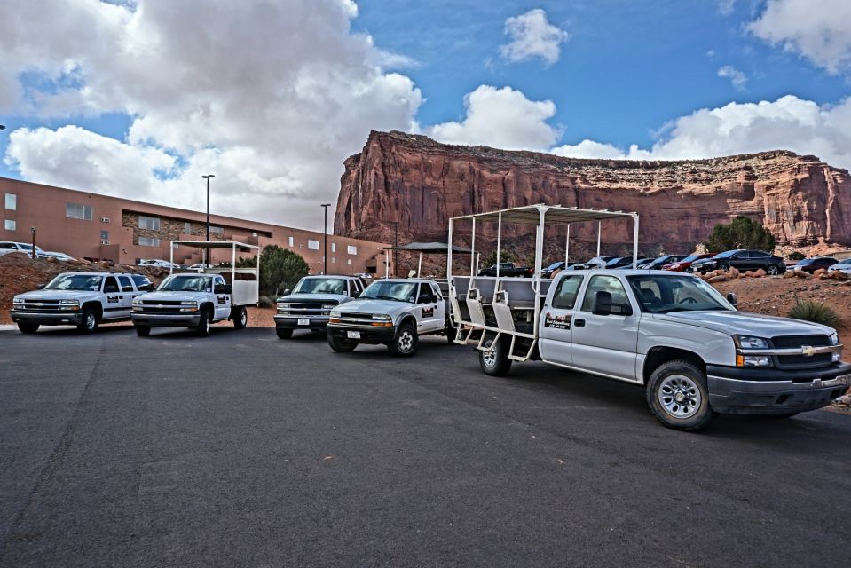 Monument Valley: Scenic 2.5-Hour Guided Tour - The best-of-the-day arches: Eye of the Sun and Ear of the Wind