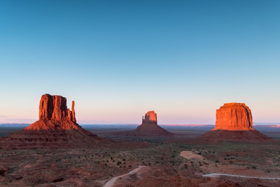 Monument Valley: Sunset Tour with Navajo Guide - Moccasin Arch, Sun’s Eye, Totem Pole, and North Window