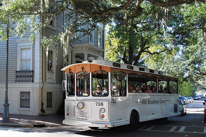 Narrated Historic Savannah Sightseeing Trolley Tour - Chippewa Square and the Savannah Theatre: A “Missing Bench” Moment