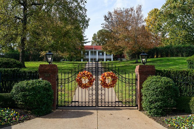 Nashville "Homes Of The Stars" Narrated Bus Tour with 30+ Celebrity Homes - Stop 1 at Gray Line Tours: your first look at the celebrity home lineup