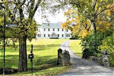 Nashville "Homes Of The Stars" Narrated Bus Tour with 30+ Celebrity Homes - Price and value: what $69.95 buys you in two hours