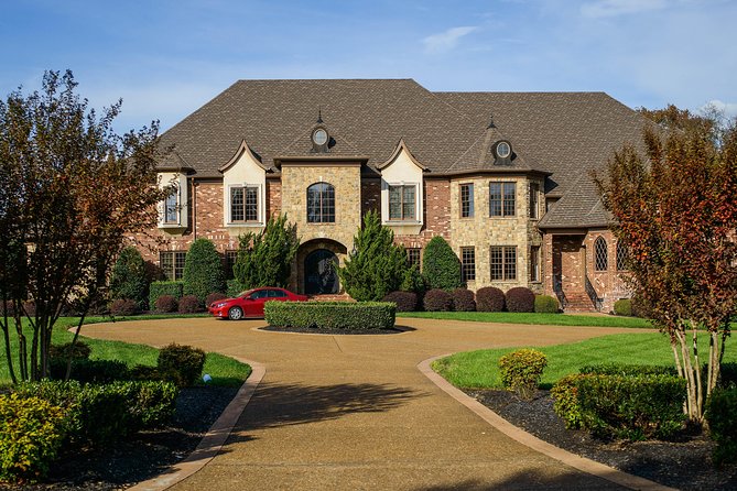 Nashville "Homes Of The Stars" Narrated Bus Tour with 30+ Celebrity Homes - Comfort tips: what to wear and how to make the most of viewing