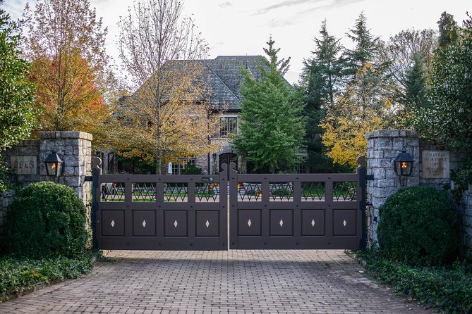 Nashville "Homes Of The Stars" Narrated Bus Tour with 30+ Celebrity Homes - Who this tour suits best (and who might want a different plan)