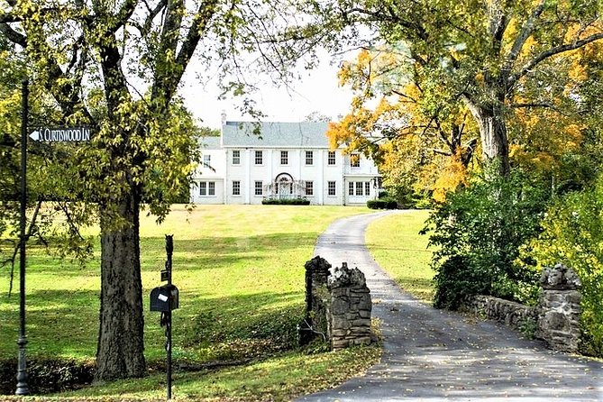 Nashville "Homes Of The Stars" Narrated Bus Tour with 30+ Celebrity Homes - Price and value: what $69.95 buys you in two hours