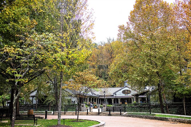 Nashville to Jack Daniel's Distillery Bus Tour + Whiskey Tastings - Your Guide and Driver: Why People Remember the Personality