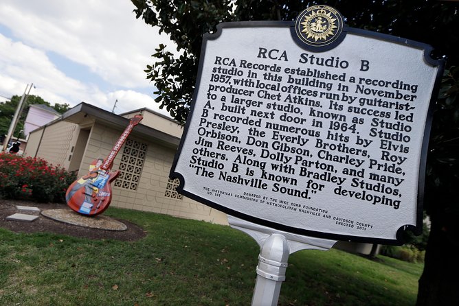 Nashville VIP Style Private Tour with Local Singer-Songwriter - Centennial Park and the Nashville Parthenon: classic photo framing plus a short history lesson