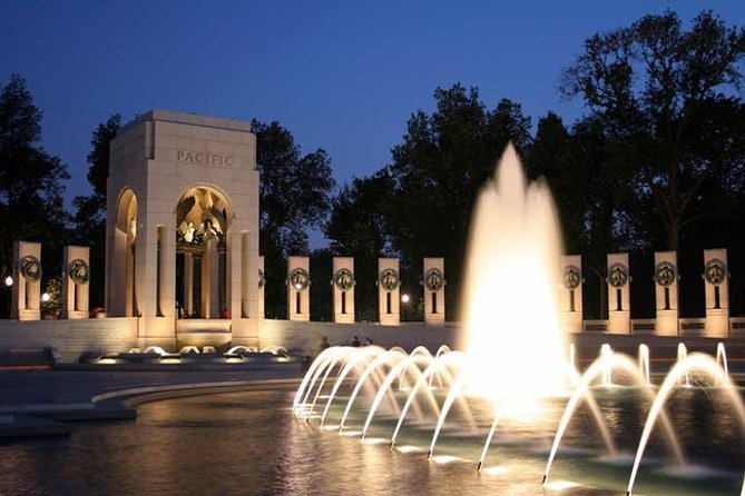 National Mall Night Tour with 10+ Monuments (Public or Private) - Holiday Lights in December: When the Route Feels Extra Magical