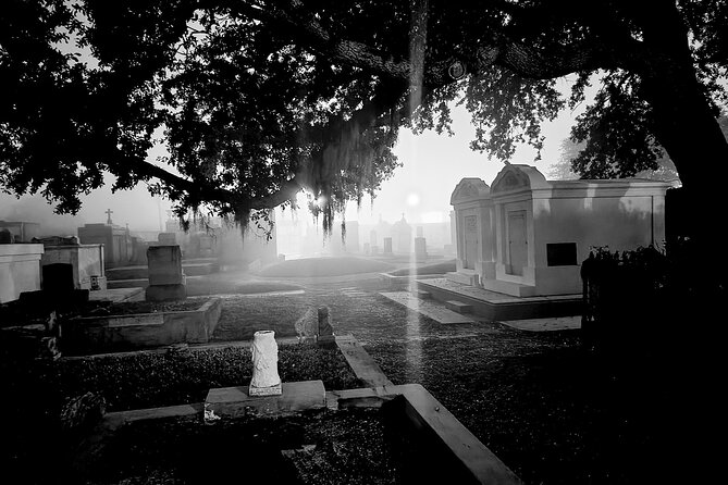 New Orleans Cemetery Bus Tour with Exclusive Cemetery Access - Bon’s New Orleans Street Food: the quick start before the dark