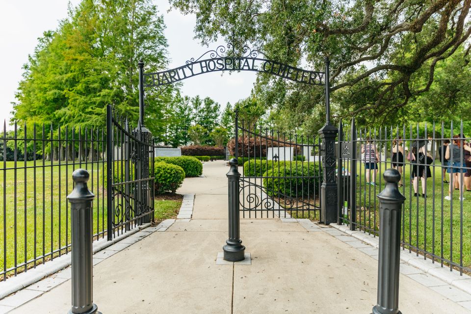New Orleans: Cemetery Tour - Why New Orleans Cemeteries Feel Different From the Rest