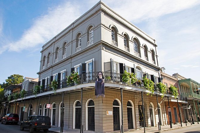 New Orleans City and Cemetery Sightseeing Tour - Finding Marie Laveau’s tomb and the spiritual meaning behind the stone