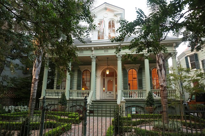 New Orleans City Sightseeing Hop-On Hop-Off Bus Tour - WWII Museum and arts stops: how Stop 10 fits a full-day plan