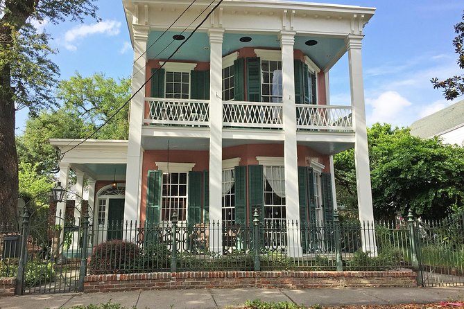 New Orleans City Tour: French Quarter, Garden District & Cemetery - French Market and the river edge: where the smells win
