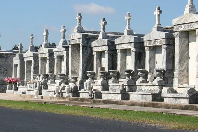 New Orleans City Tour: French Quarter, Garden District & Cemetery - The guides and drivers: what people praise most