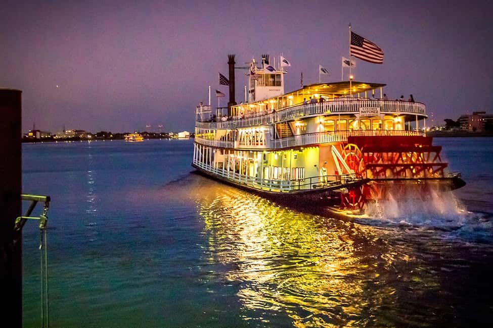 New Orleans: Evening Steamboat Jazz Cruise + Optional Dinner - Live jazz by the Dukes of Dixieland: the main show is the music