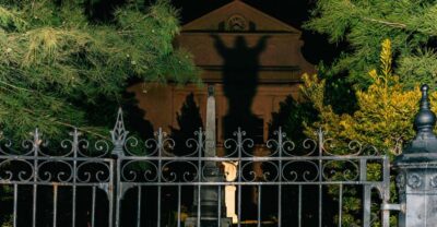New Orleans: French Quarter Ghost Tour with Interior Visit - Meeting at the Red Door and Figuring Out Your Timing