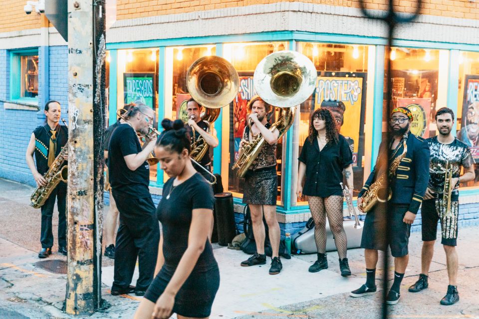 New Orleans: French Quarter Sightseeing Carriage Ride - Comfort, sound, and what to bring for a 1-hour loop
