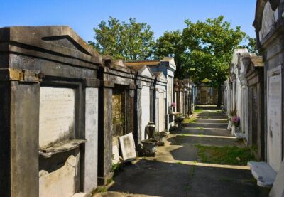 New Orleans Garden District History Walking Tour - Getting oriented at the start near Washington Avenue