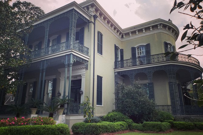 New Orleans Garden District History Walking Tour - Weather and clothing: how to dress for a two-hour neighborhood walk