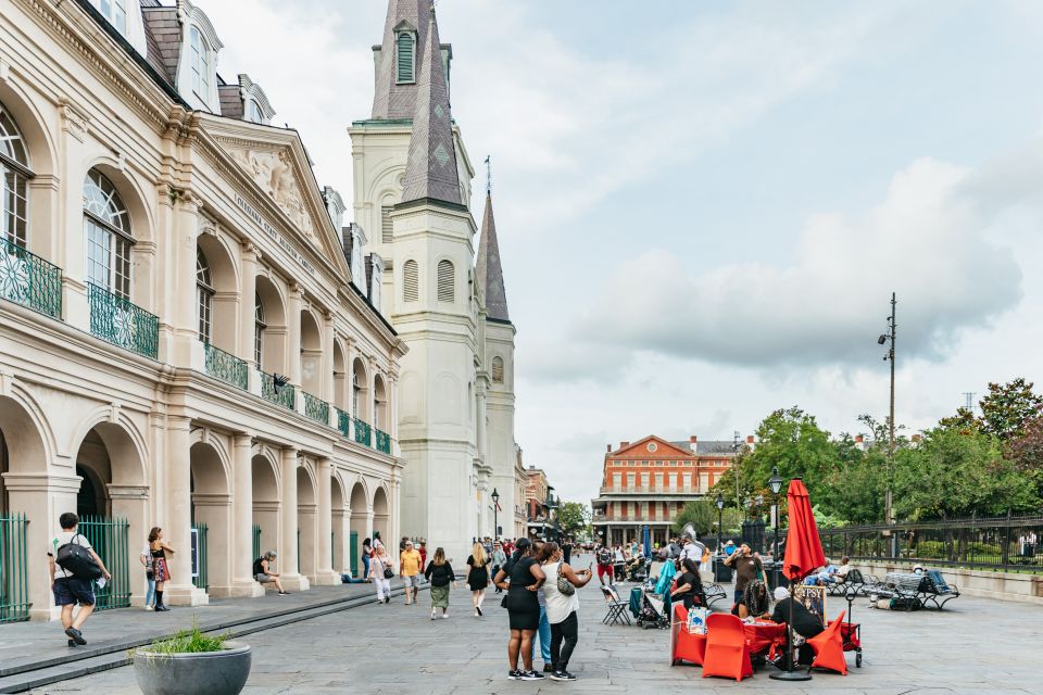 New Orleans Haunted Ghost, Voodoo & Vampire Walking Tour - The route rhythm: what the walking feels like