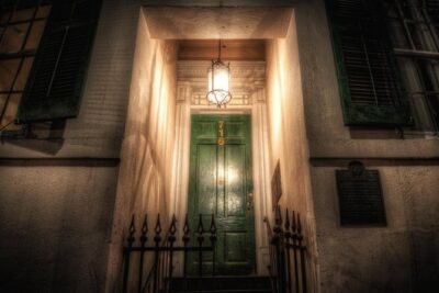New Orleans Killers and Thrillers Tour - Your starting point at 809 Royal St and the timing effect