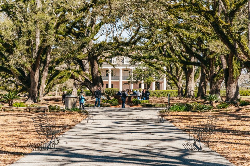 New Orleans: Oak Alley Plantation & Airboat Swamp Combo Tour - Grounds, souvenirs, and what to do if the house feels rushed