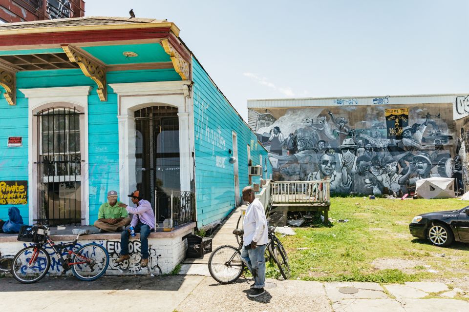 New Orleans: Sightseeing Bus Tour - The Garden District and Magazine Street: architecture and celebrity-home watching
