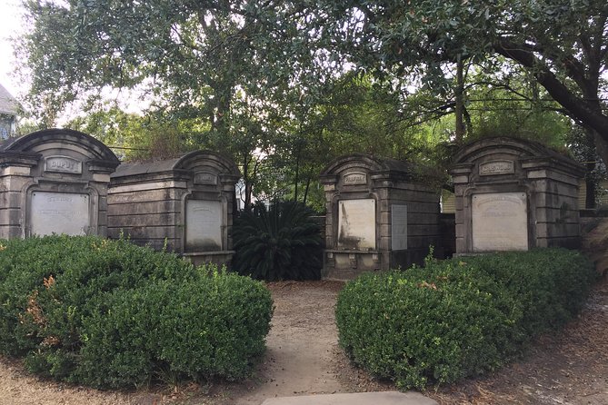 New Orleans Small-Group Garden District Walking Tour - Stop 2: Walking the 19th-century Garden District blocks