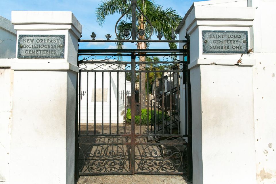New Orleans: Walking Tour Inside St. Louis Cemetery No. 1 - Entering St. Louis Cemetery No. 1 Through Authorized Gates