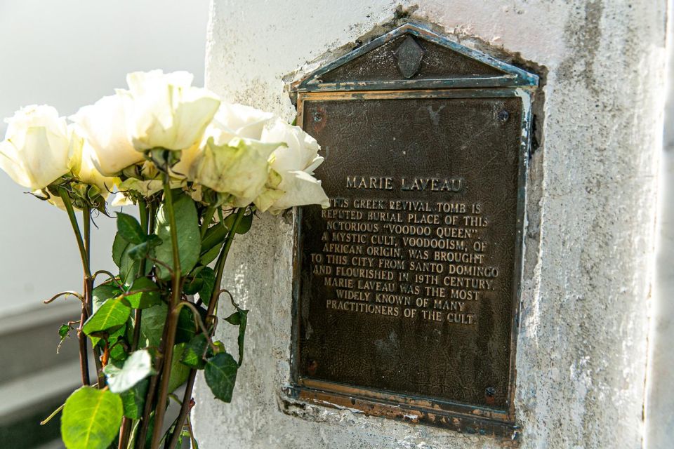 New Orleans: Walking Tour Inside St. Louis Cemetery No. 1 - New Orleans Burial Customs: Why the Tombs Look Like This
