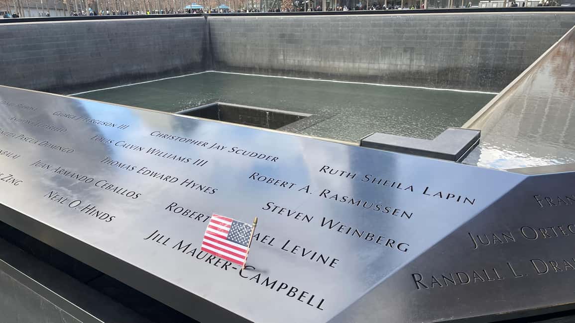 New York City: 9/11 Ground Zero All Access Tour - Walking into the memorial: Reflecting Absence and Ground Zero landmarks