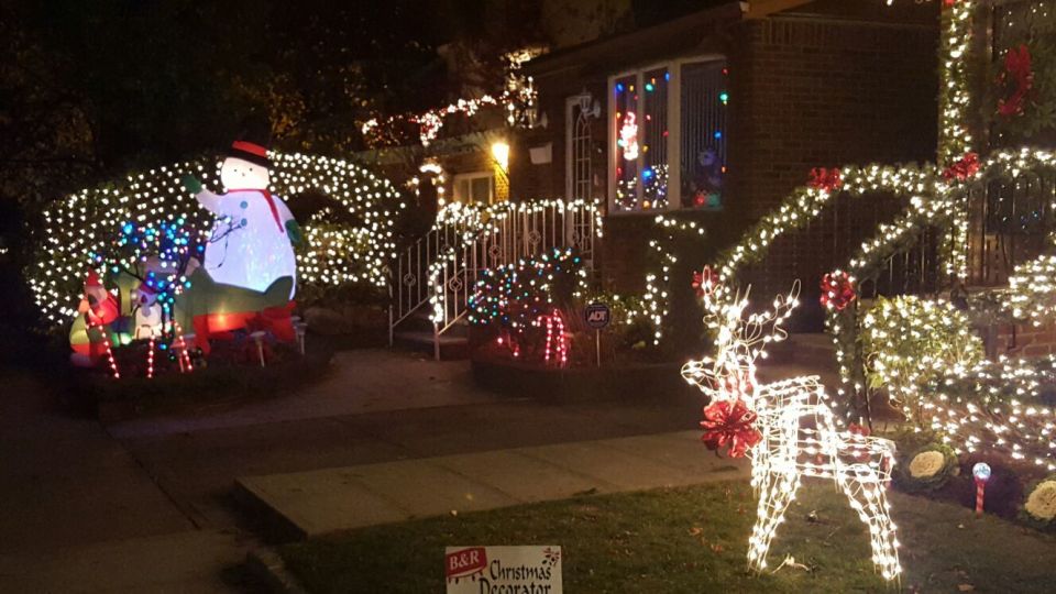 New York City: Dyker Heights Christmas Lights Tour - Key moments you’ll enjoy most