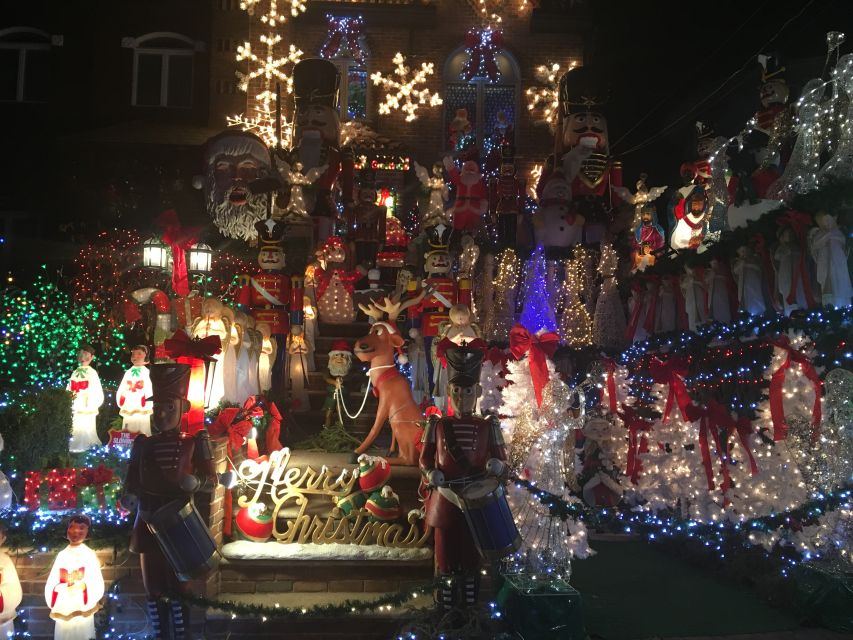 New York City: Dyker Heights Christmas Lights Tour - Manhattan night views: Brooklyn Bridge viewpoints and Dumbo time