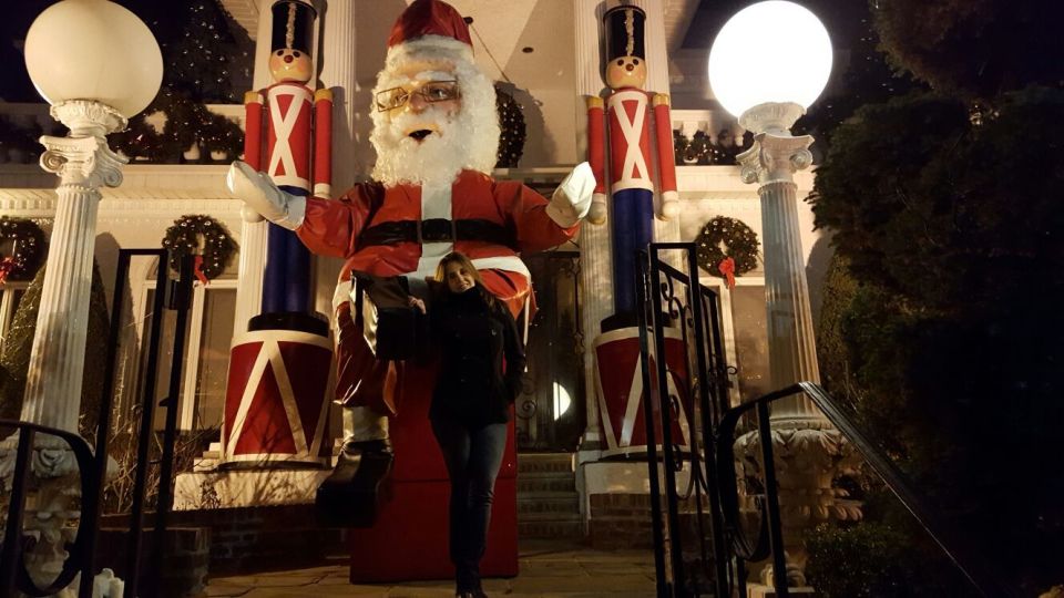 New York City: Dyker Heights Christmas Lights Tour - Pacing, walking, and what to wear (so the cold doesn’t win)