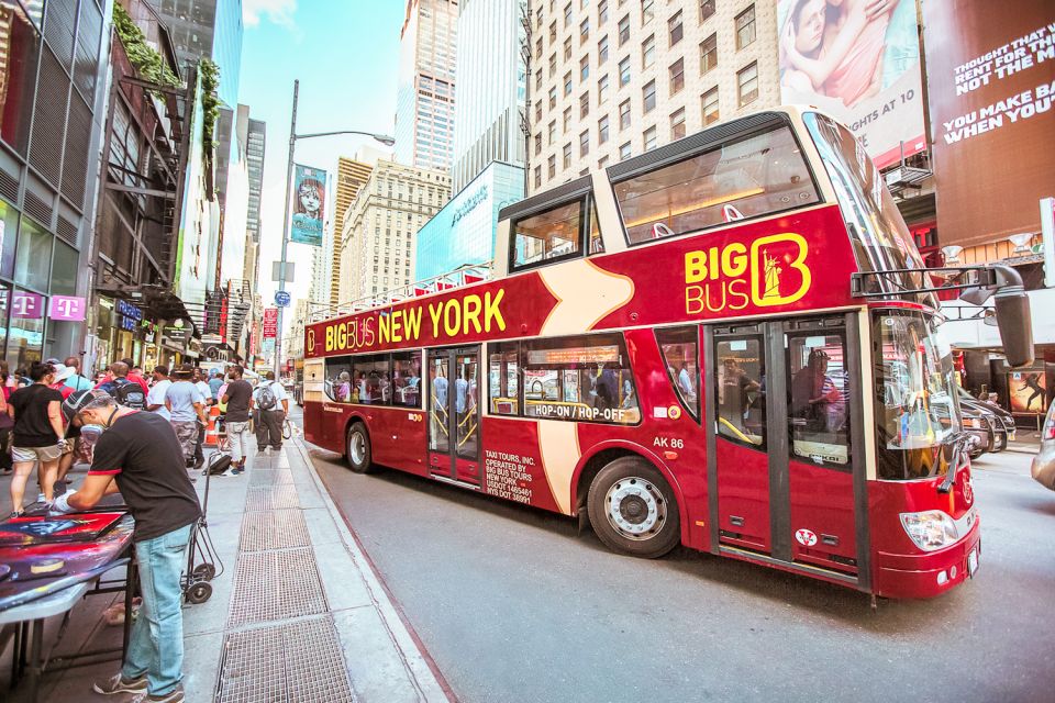 New York: Hop-on Hop-off Sightseeing Tour by Open-top Bus - SoHo, NoHo, Greenwich Village, and Chelsea: shopping streets with real sightseeing breaks