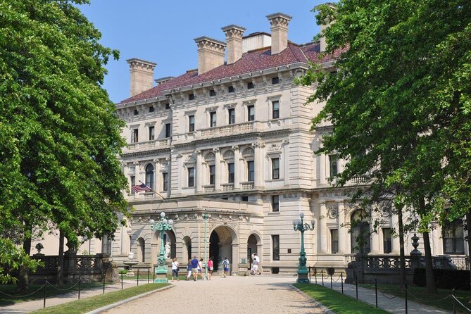 Newport Gilded Age Mansions Trolley Tour with Breakers Admission - Cliff Walk on Bellevue Ave: The 3.5-Mile Payoff for Ocean Lovers